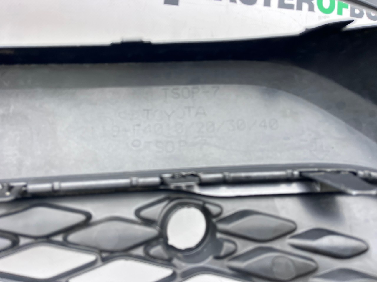 Toyota C-hr Chr Excel Dynamic 2016-2020 Front Bumper No Pdc Genuine [t596]