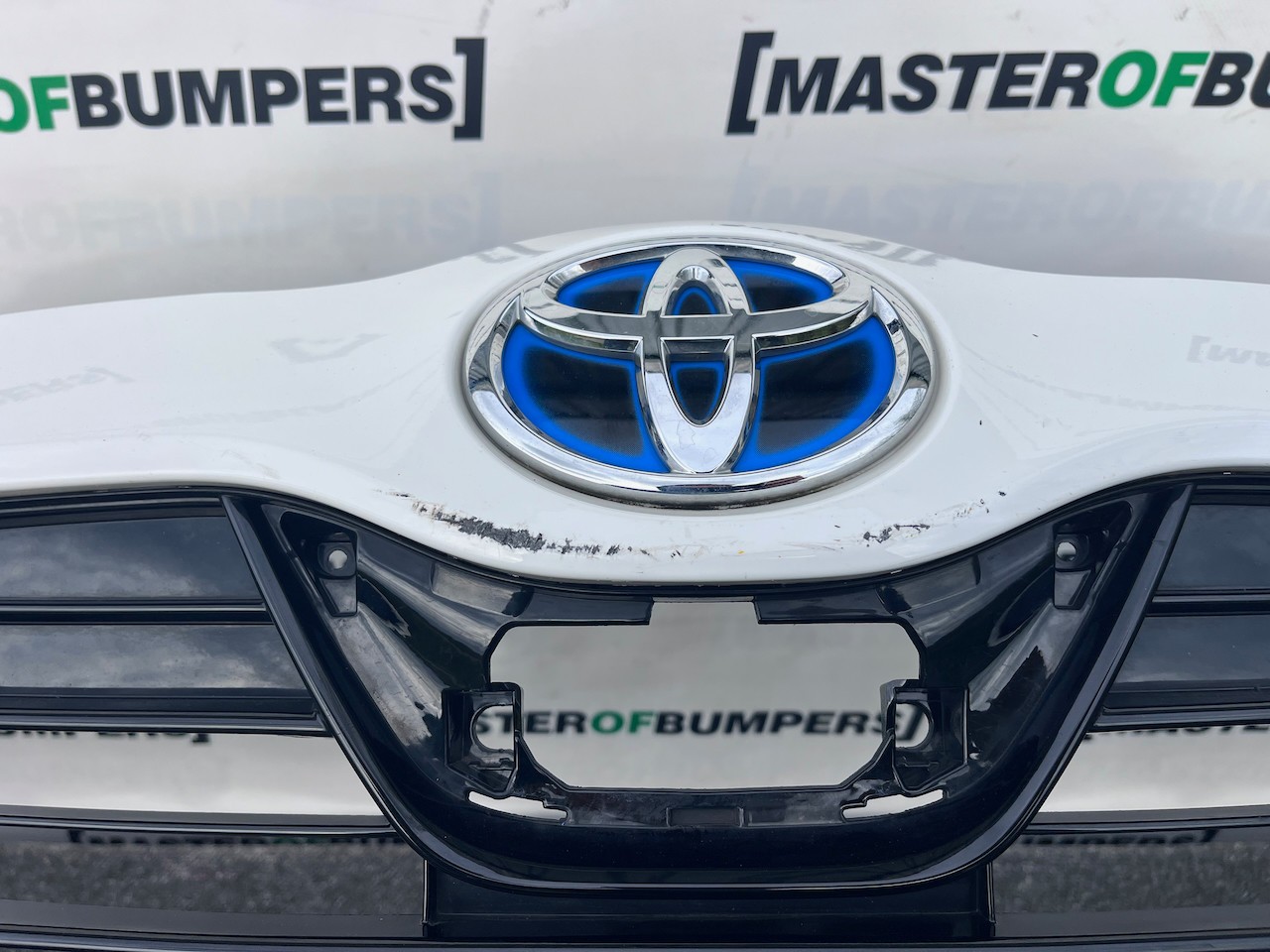 Toyota Yaris Style Xp210 Hatchback 2020-2025 Front Bumper White Genuine [t613]