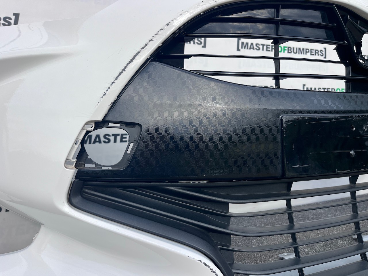 Toyota Yaris Style Xp210 Hatchback 2020-2025 Front Bumper White Genuine [t613]