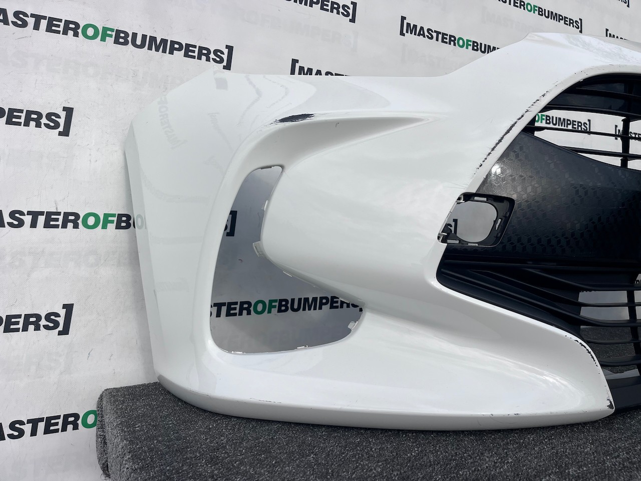 Toyota Yaris Style Xp210 Hatchback 2020-2025 Front Bumper White Genuine [t613]