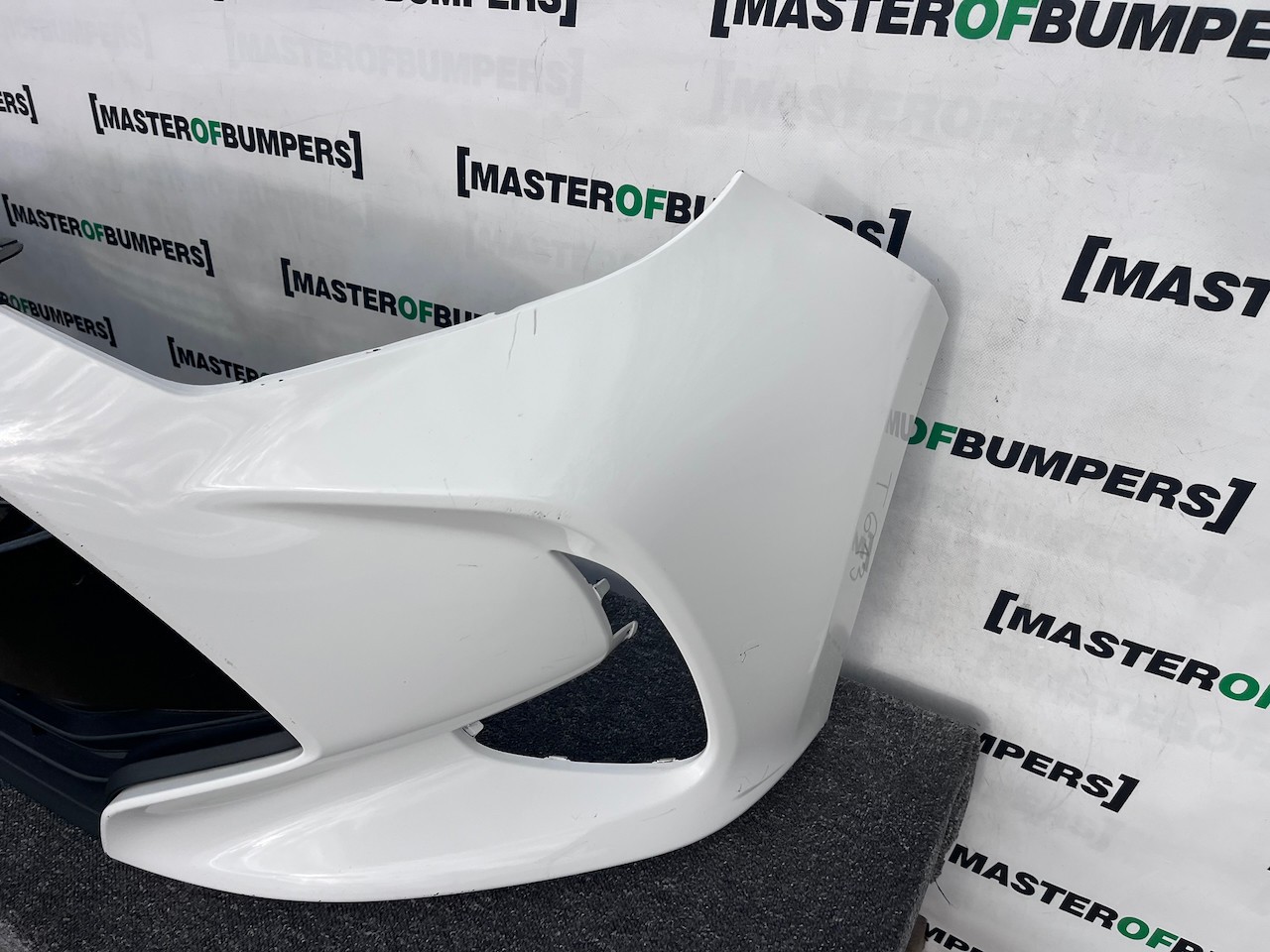 Toyota Yaris Style Xp210 Hatchback 2020-2025 Front Bumper White Genuine [t613]