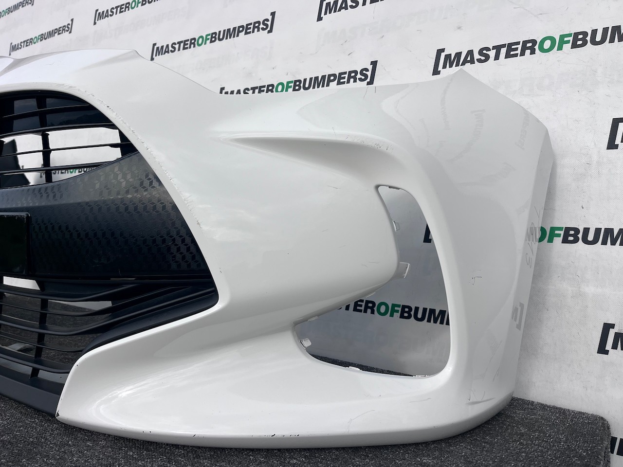 Toyota Yaris Style Xp210 Hatchback 2020-2025 Front Bumper White Genuine [t613]