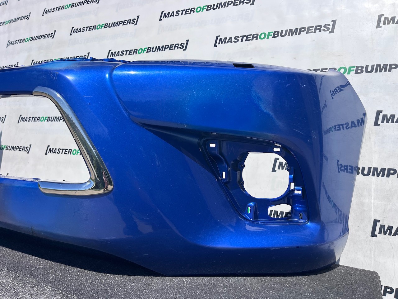 Toyota Hilux Icon Pickup Mk8 2016-2020 Front Bumper Jets Genuine [t644]