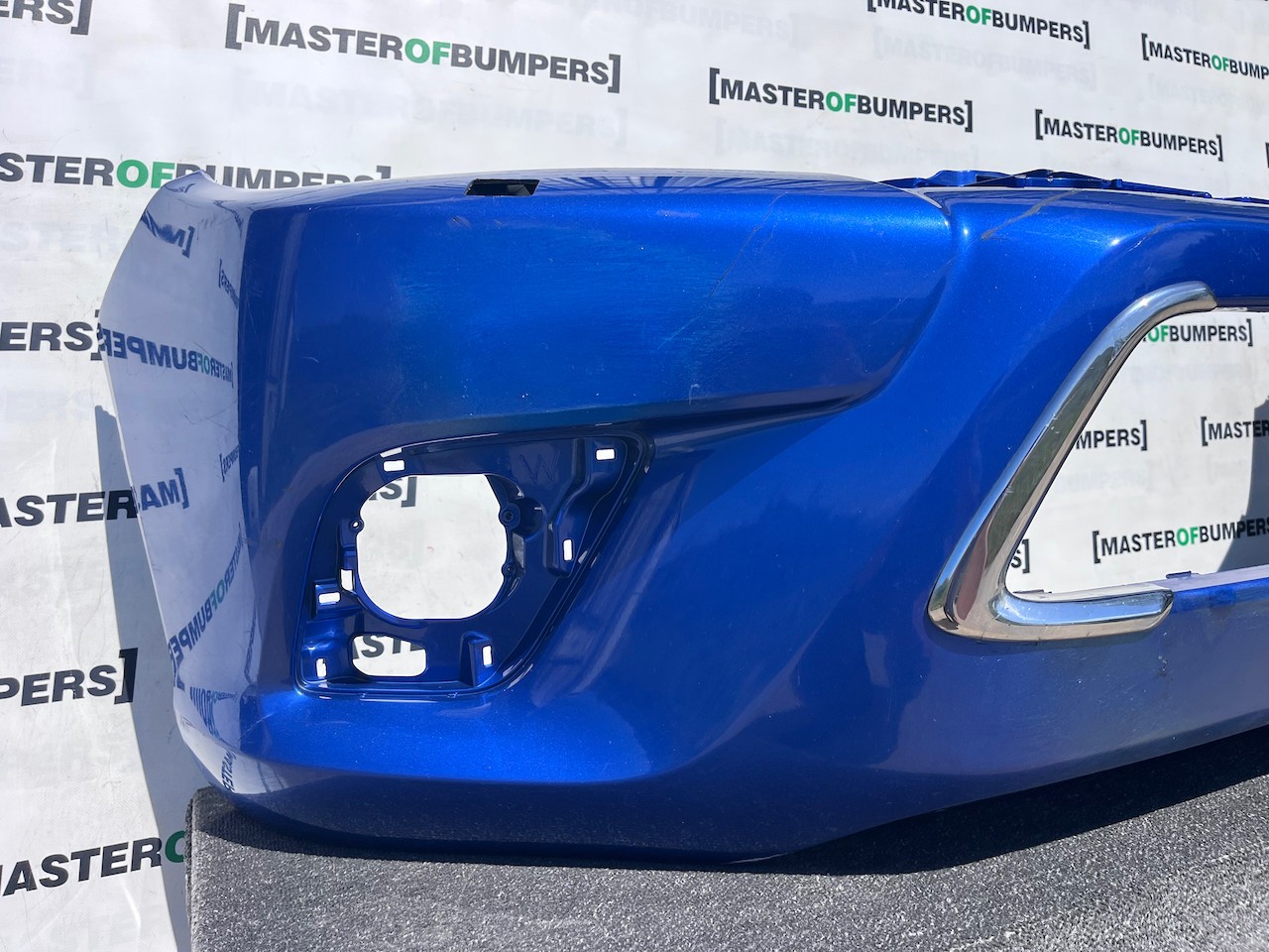 Toyota Hilux Icon Pickup Mk8 2016-2020 Front Bumper Jets Genuine [t644]
