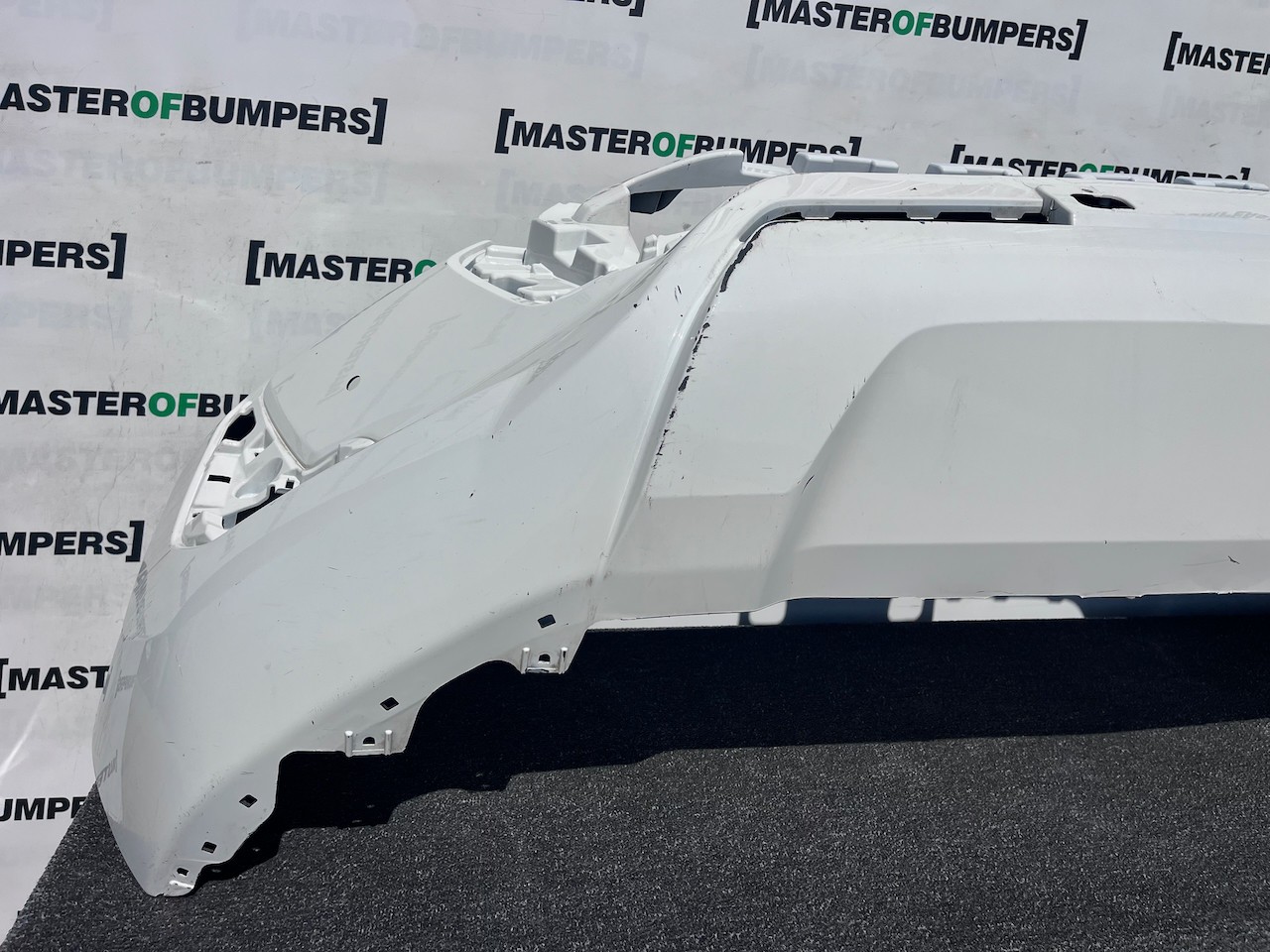 Toyota Hilux Icon Active Mk8 Lift 2021-2024 Front Bumper Pdc Jets Genuine [t645]