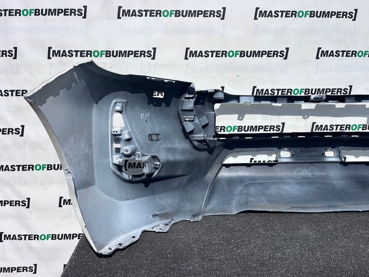 Toyota Hilux Icon Active Mk8 Lift 2021-2024 Front Bumper Pdc Jets Genuine [t645]