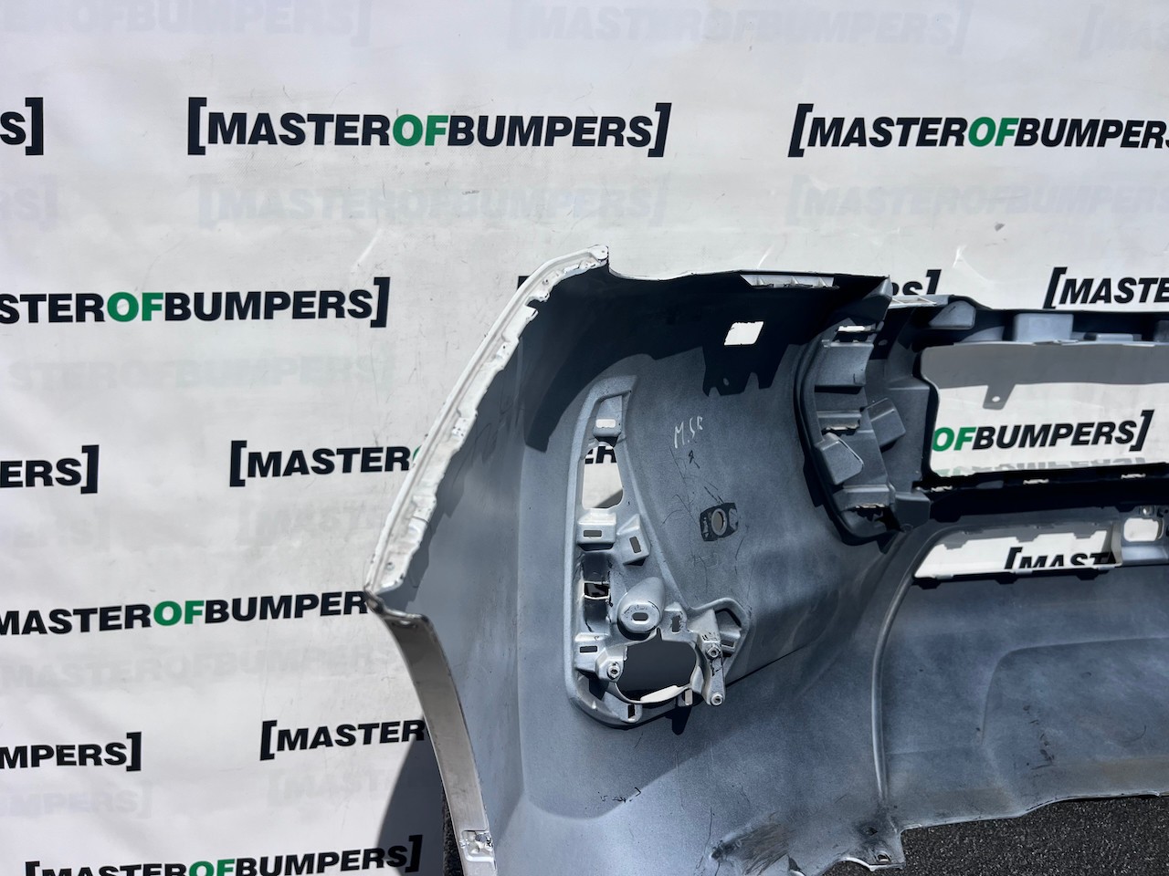 Toyota Hilux Icon Active Mk8 Lift 2021-2024 Front Bumper Pdc Jets Genuine [t645]