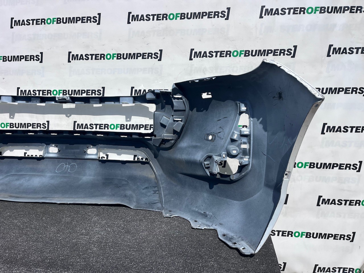 Toyota Hilux Icon Active Mk8 Lift 2021-2024 Front Bumper Pdc Jets Genuine [t645]