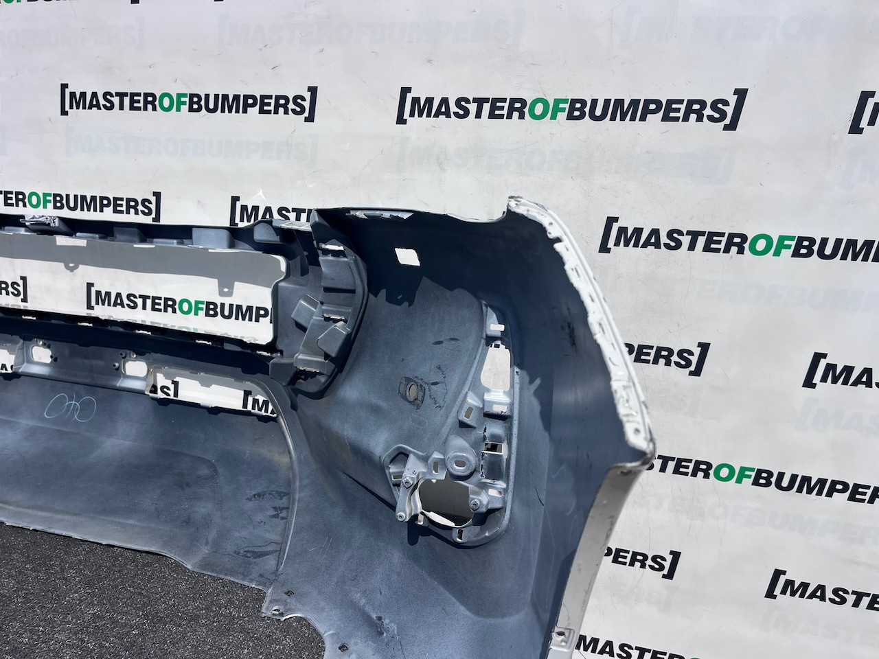 Toyota Hilux Icon Active Mk8 Lift 2021-2024 Front Bumper Pdc Jets Genuine [t645]