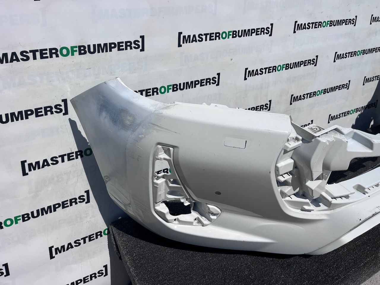 Toyota Hilux Icon Active Mk8 Lift 2021-2024 Front Bumper Pdc Jets Genuine [t645]