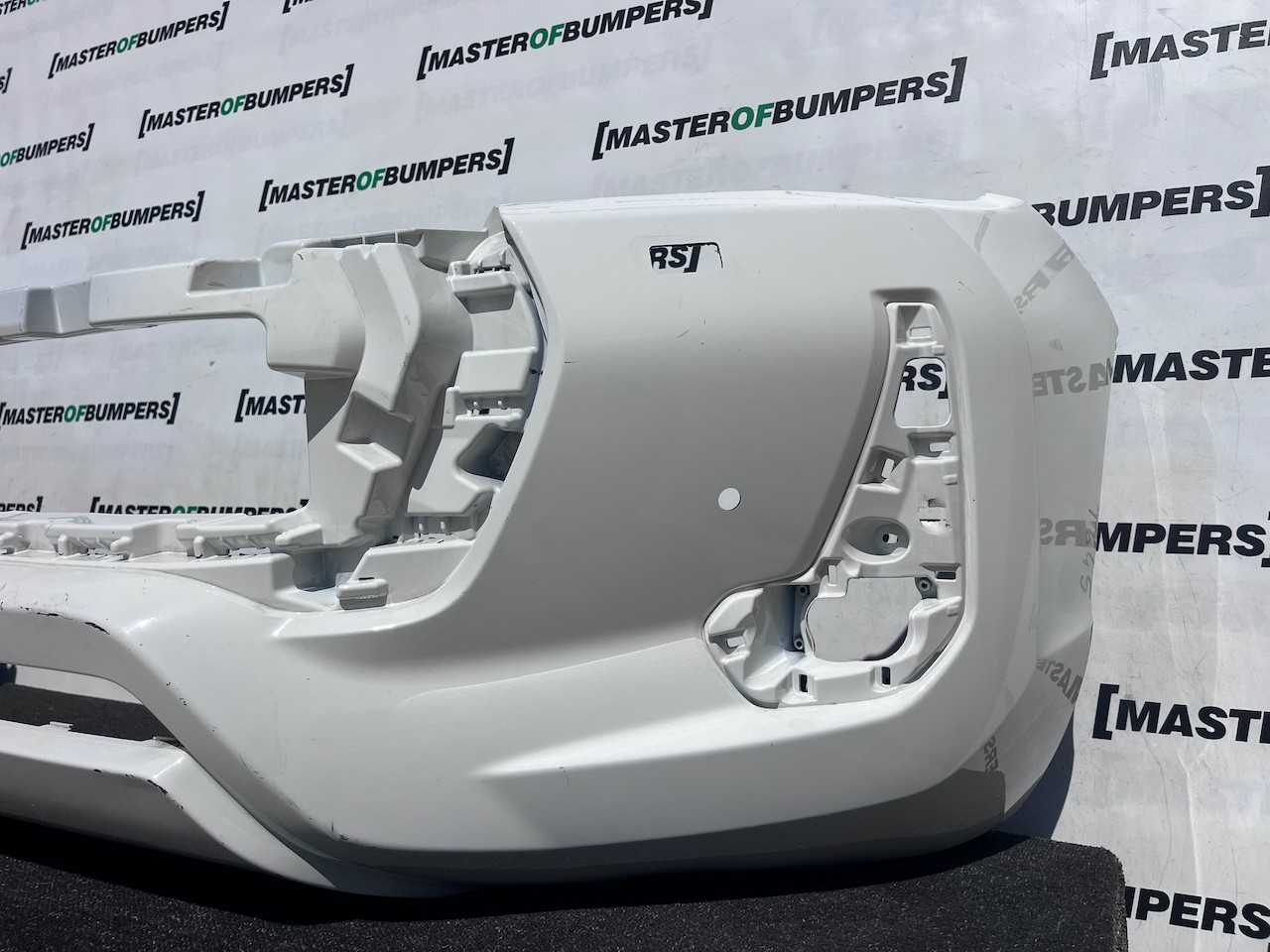 Toyota Hilux Icon Active Mk8 Lift 2021-2024 Front Bumper Pdc Jets Genuine [t645]