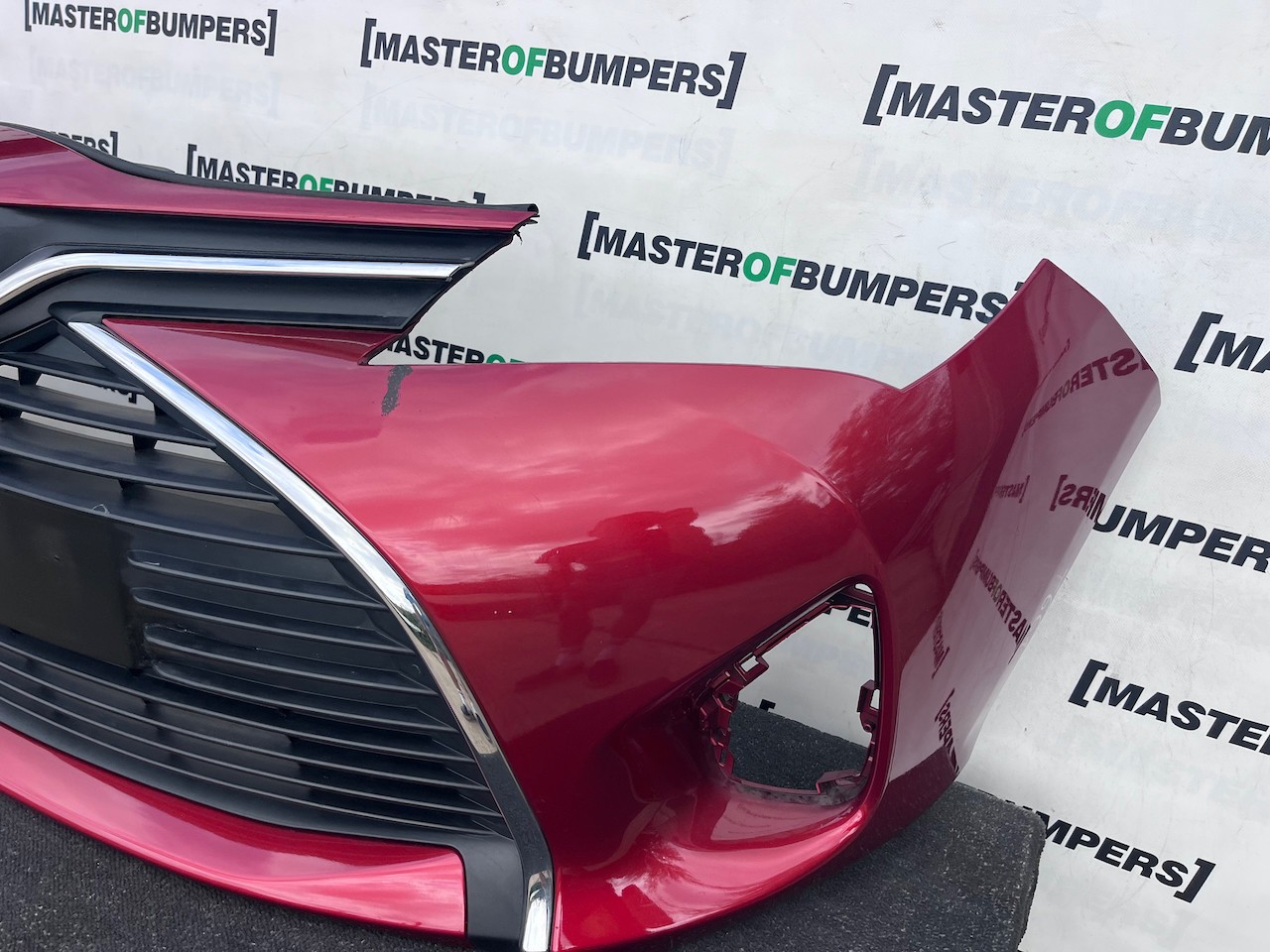 Toyota Yaris Hybrid Mk3 Hatchback 2014-2017 Front Bumper Genuine [t661]