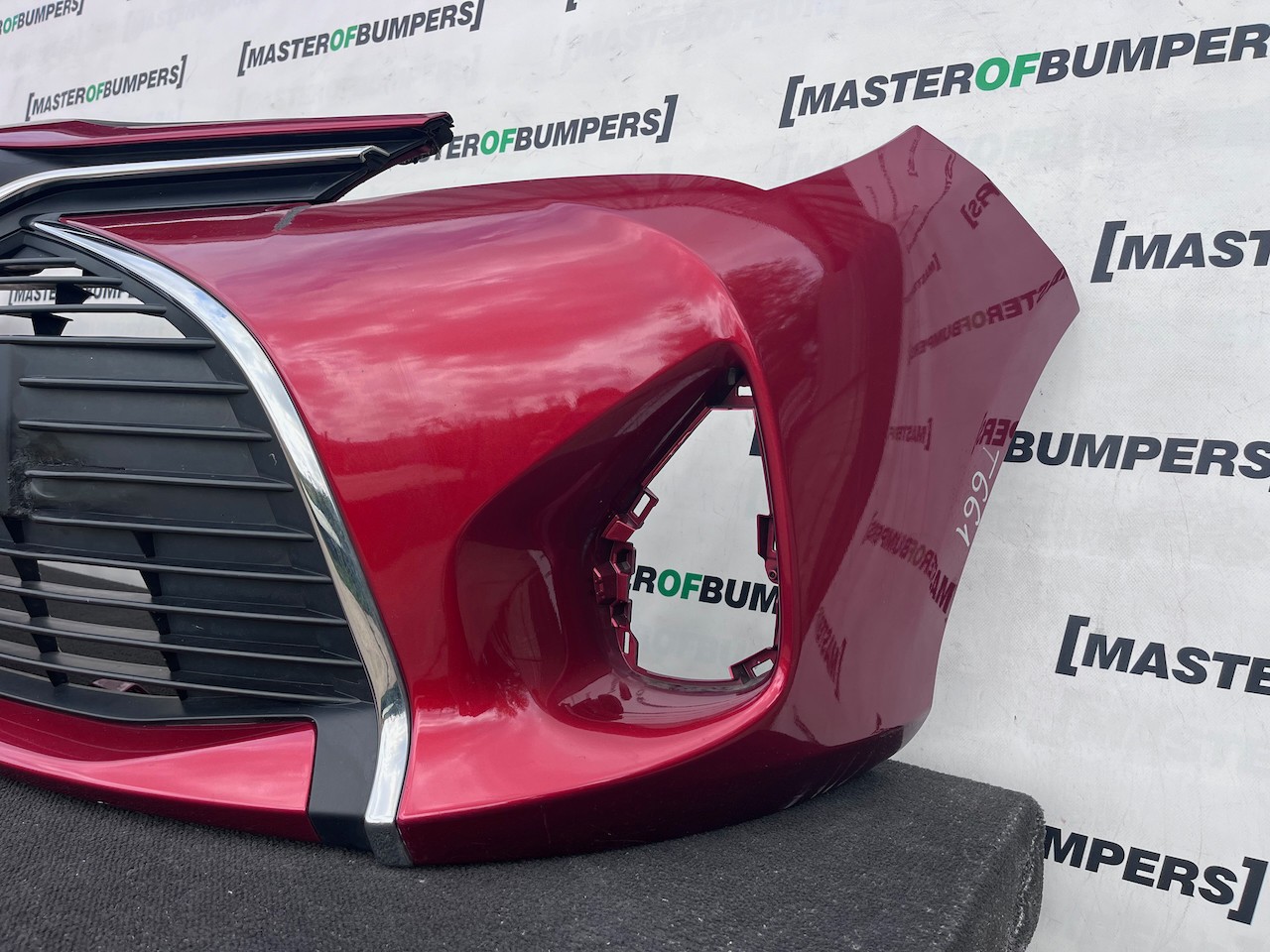 Toyota Yaris Hybrid Mk3 Hatchback 2014-2017 Front Bumper Genuine [t661]