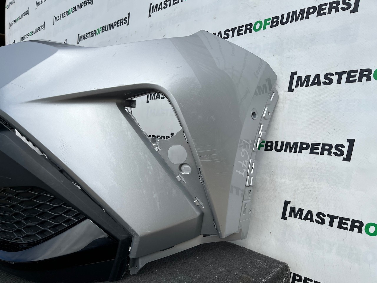Toyota C-hr Chr Mk1 Facelift 2021-2023 Front Bumper 6 Pdc Genuine [t677]
