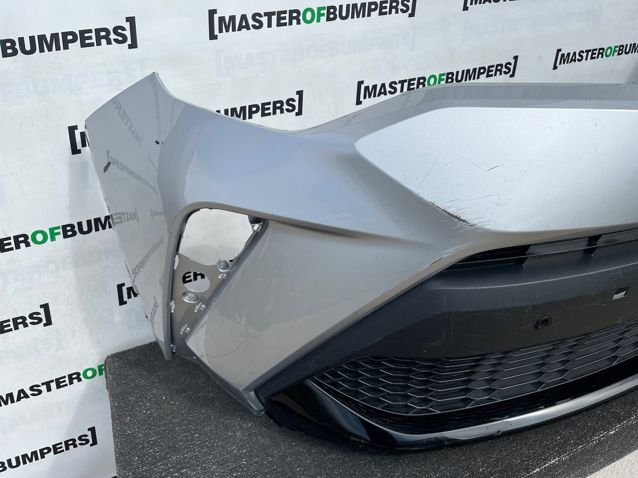 Toyota C-hr Chr Mk1 Facelift 2021-2023 Front Bumper 6 Pdc Genuine [t677]