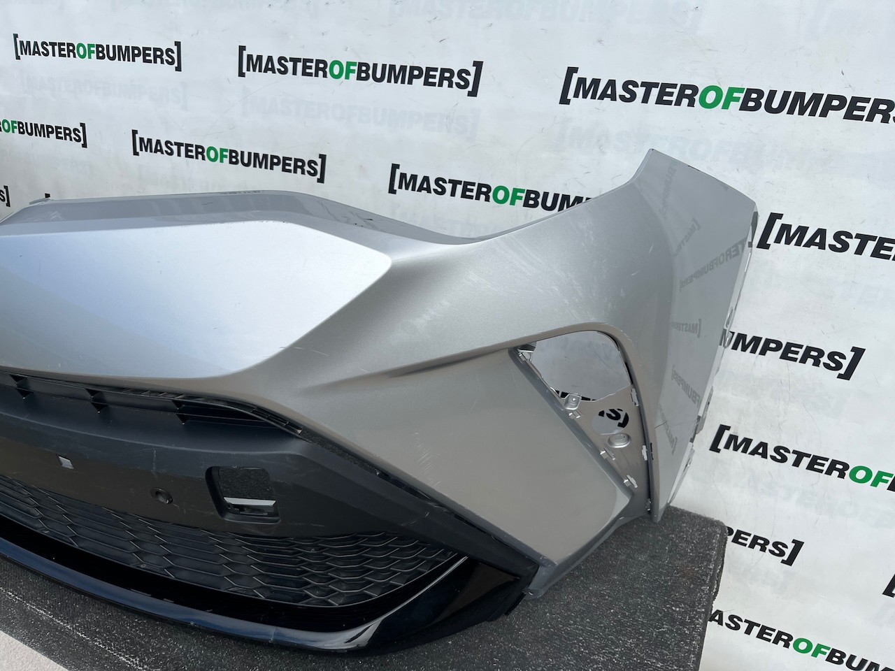 Toyota C-hr Chr Mk1 Facelift 2021-2023 Front Bumper 6 Pdc Genuine [t677]