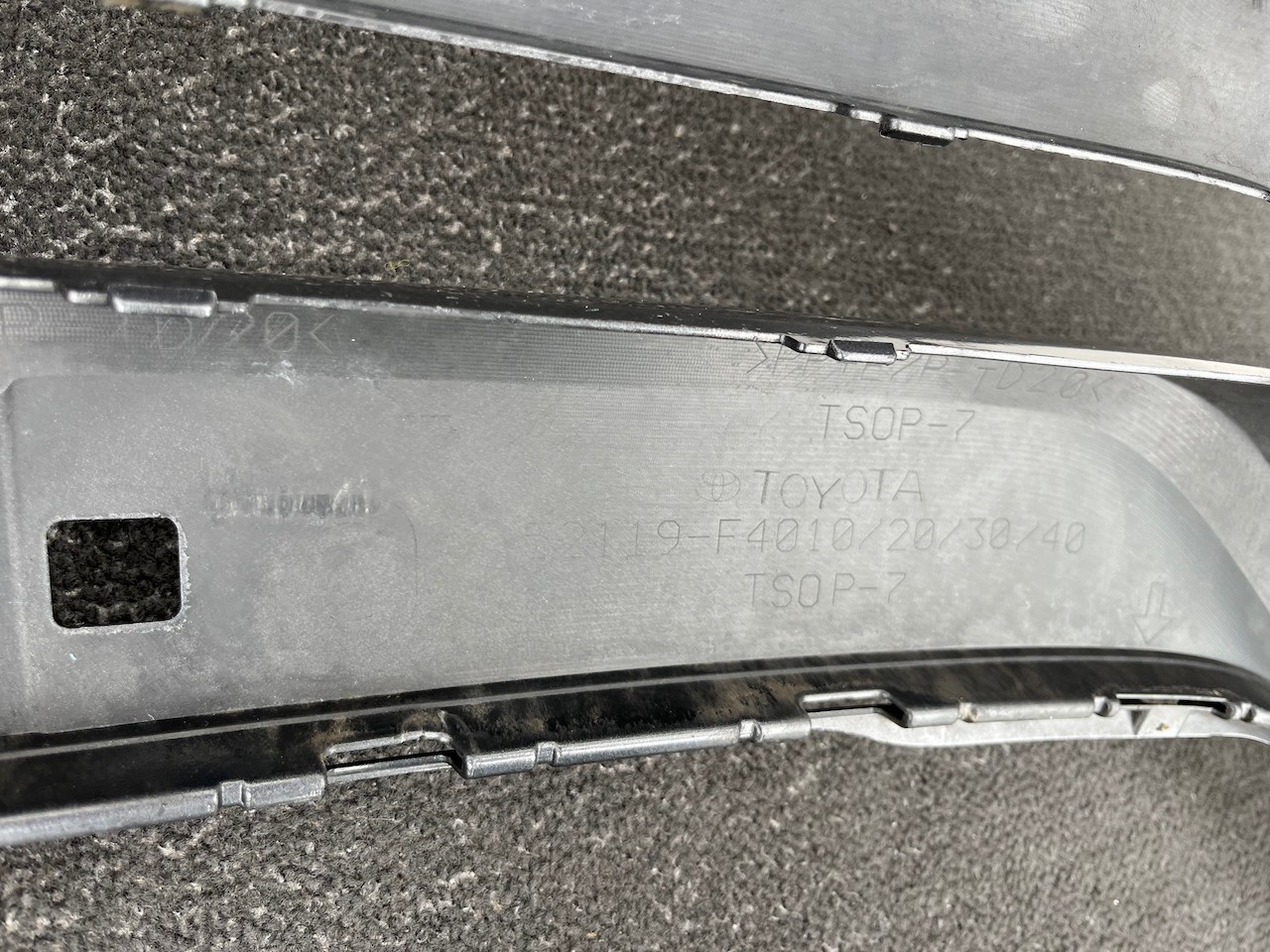Toyota C-hr Chr Excel Dynamic 2016-2020 Front Bumper 6 Pdc Genuine [t685]