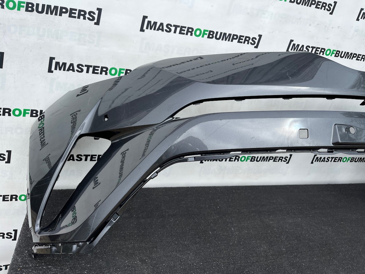 Toyota C-hr Chr Excel Dynamic 2016-2020 Front Bumper 6 Pdc Genuine [t685]