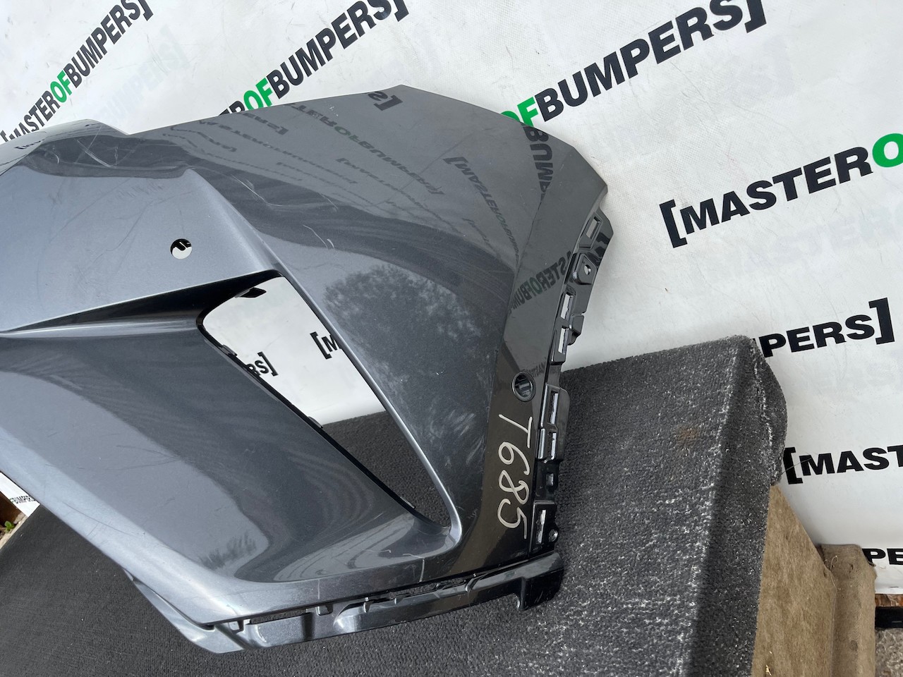 Toyota C-hr Chr Excel Dynamic 2016-2020 Front Bumper 6 Pdc Genuine [t685]