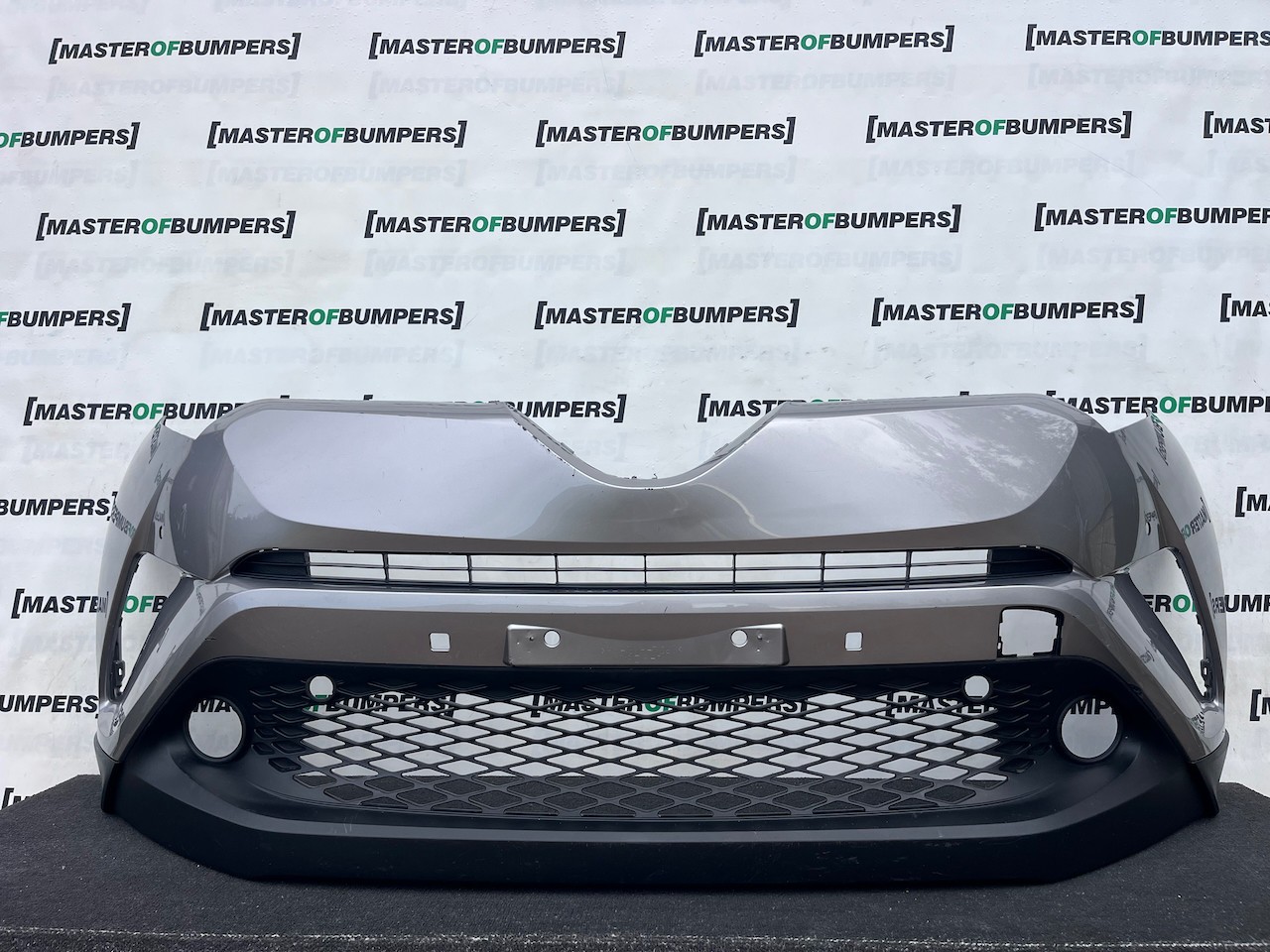 Toyota C-hr Chr Excel Dynamic 2016-2020 Front Bumper 4 Pdc Genuine [t683]