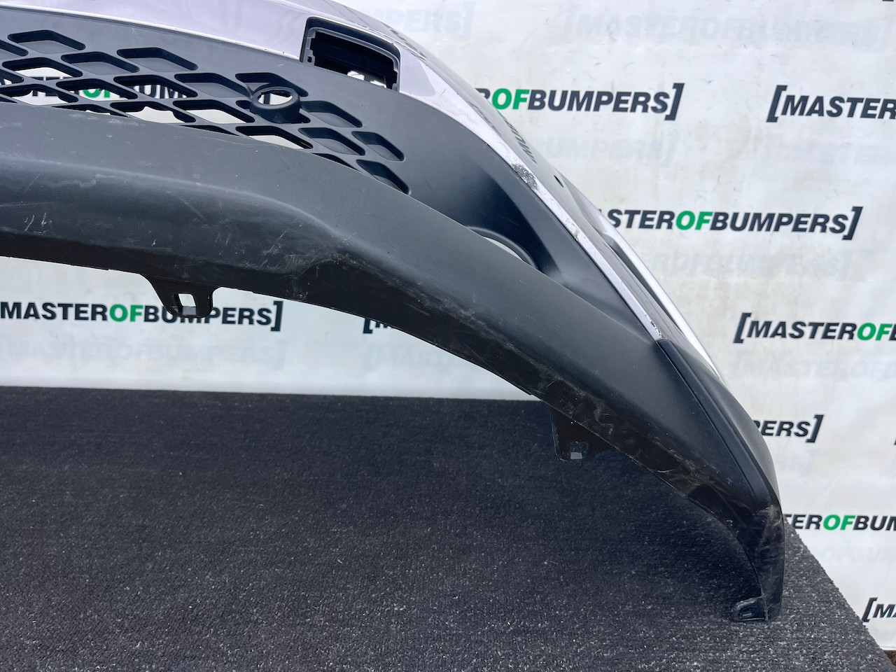 Toyota C-hr Chr Excel Dynamic 2016-2020 Front Bumper 4 Pdc Genuine [t683]