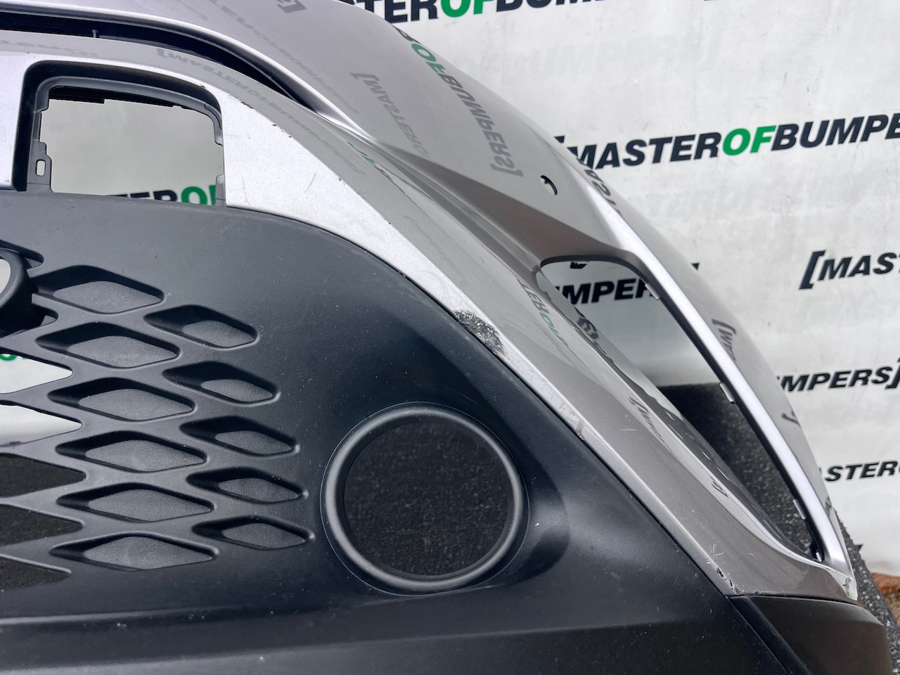 Toyota C-hr Chr Excel Dynamic 2016-2020 Front Bumper 4 Pdc Genuine [t683]