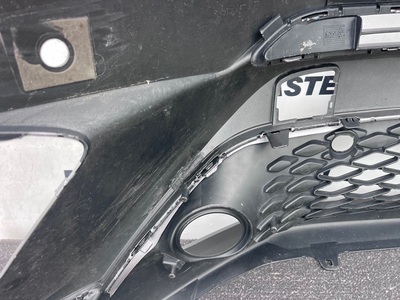 Toyota C-hr Chr Excel Dynamic 2016-2020 Front Bumper 4 Pdc Genuine [t683]