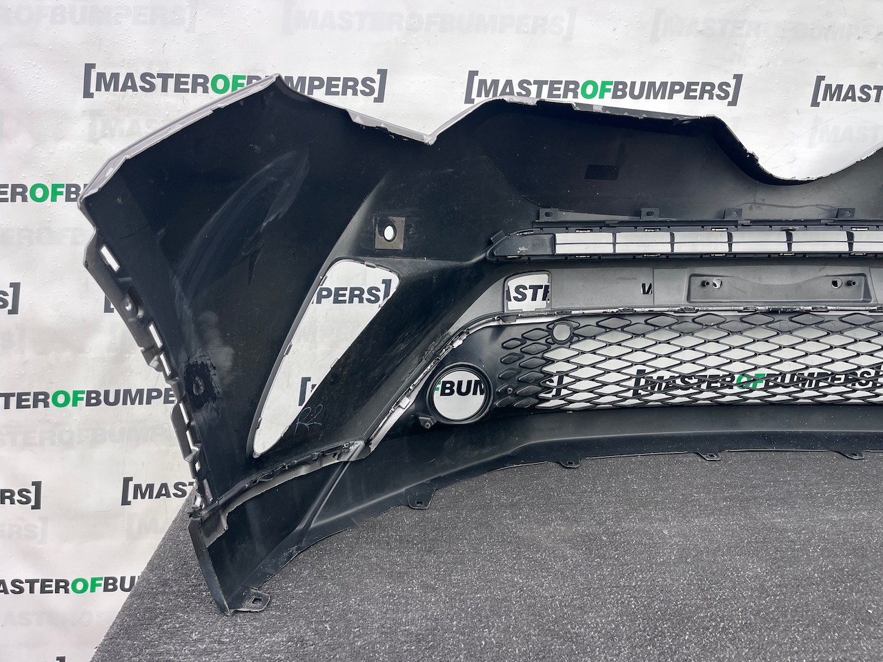 Toyota C-hr Chr Excel Dynamic 2016-2020 Front Bumper 4 Pdc Genuine [t683]