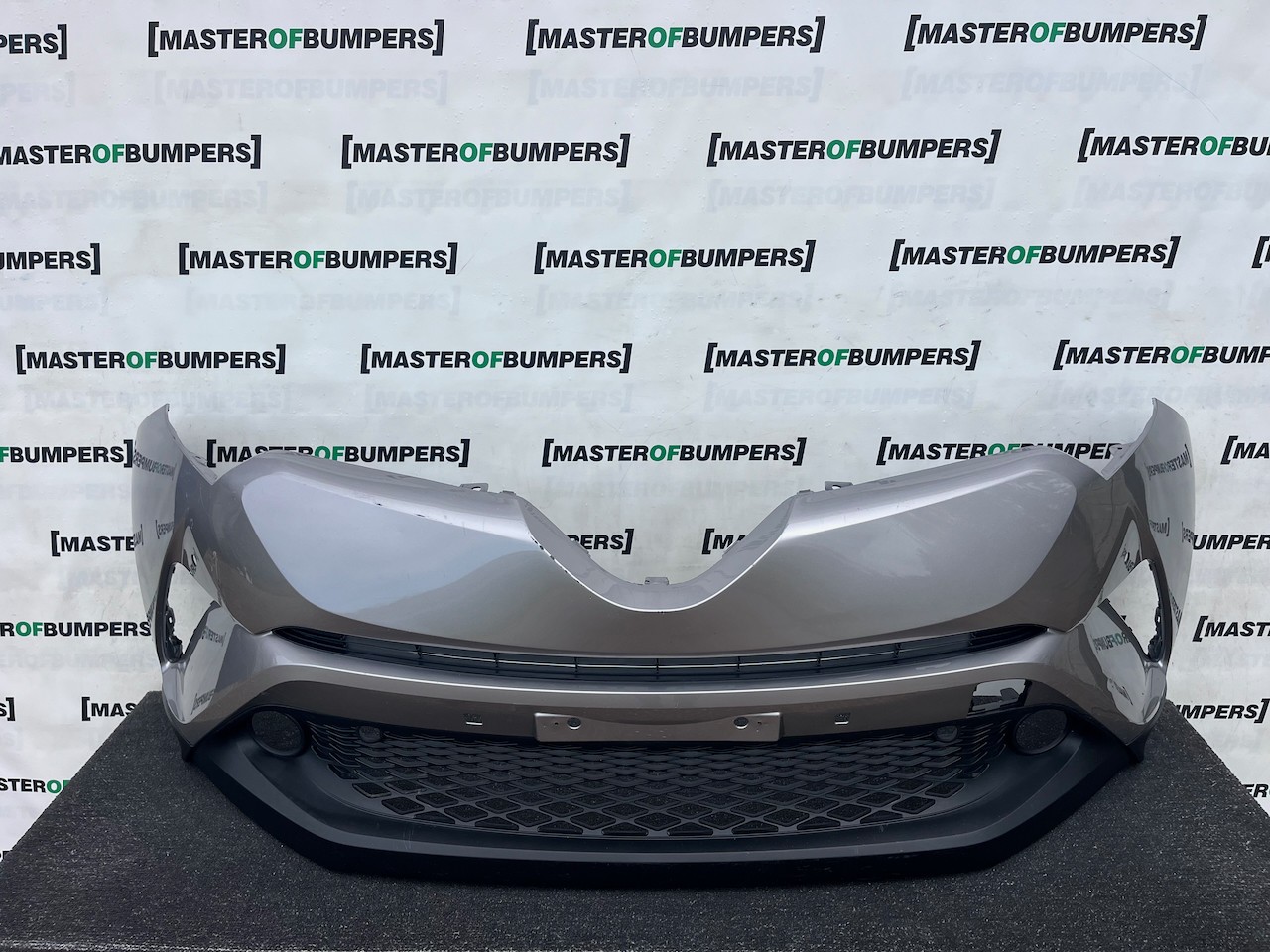 Toyota C-hr Chr Excel Dynamic 2016-2020 Front Bumper 4 Pdc Genuine [t683]