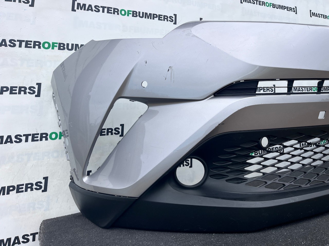 Toyota C-hr Chr Excel Dynamic 2016-2020 Front Bumper 4 Pdc Genuine [t683]