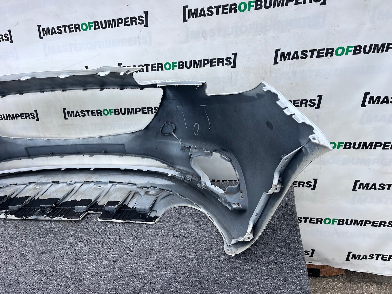 Vauxhall Corsa E Se Hatchback 2015-2018 Front Bumper No Pdc Genuine [q306]