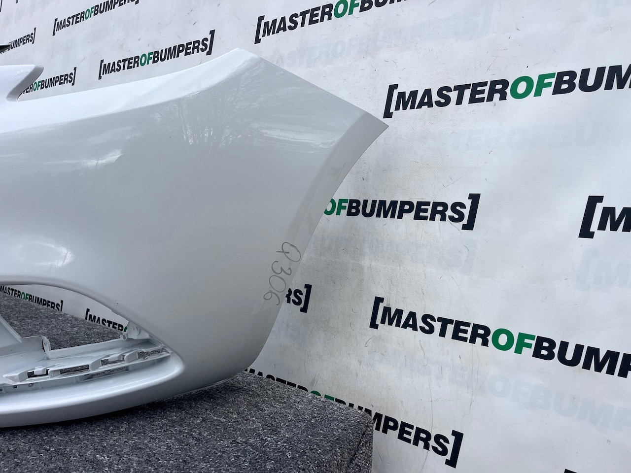 Vauxhall Corsa E Se Hatchback 2015-2018 Front Bumper No Pdc Genuine [q306]