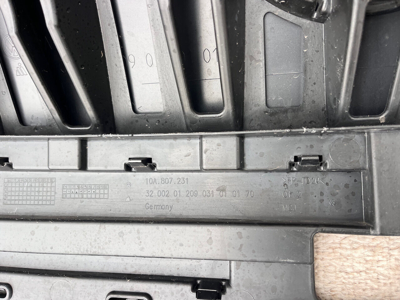 VW Id3 Id.3 2020-2024 Front Bumper White W/inner Bracket Genuine [v251]