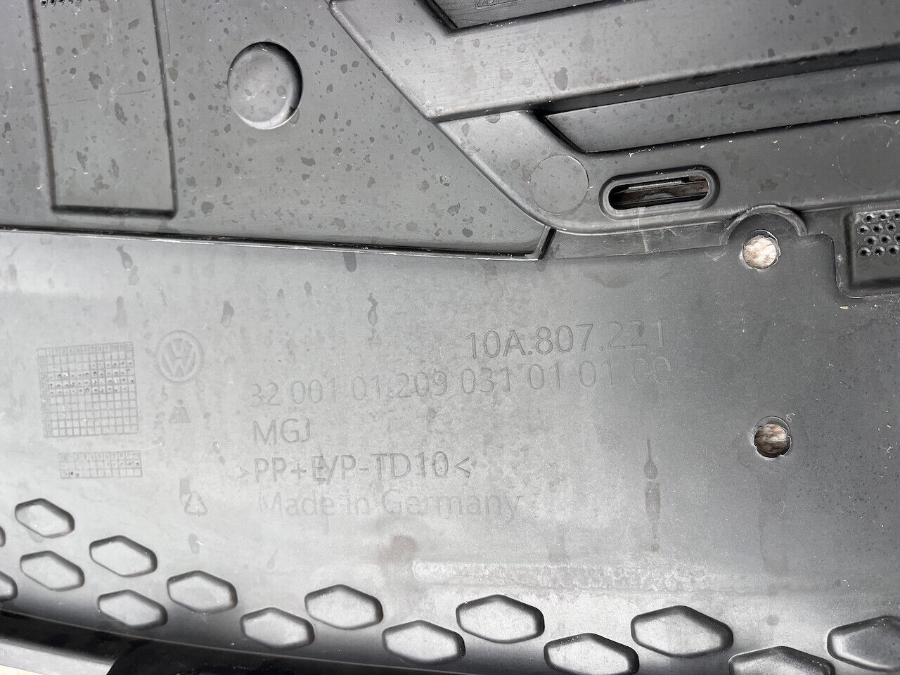 VW Id3 Id.3 2020-2024 Front Bumper White W/inner Bracket Genuine [v251]