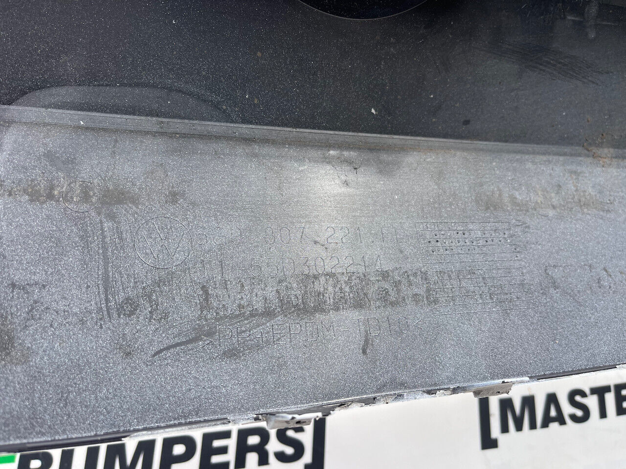 VW Golf Se Mk7.5 Hatchback 2017-2019 Front Bumper 6 Pdc +jets Genuine [v277]