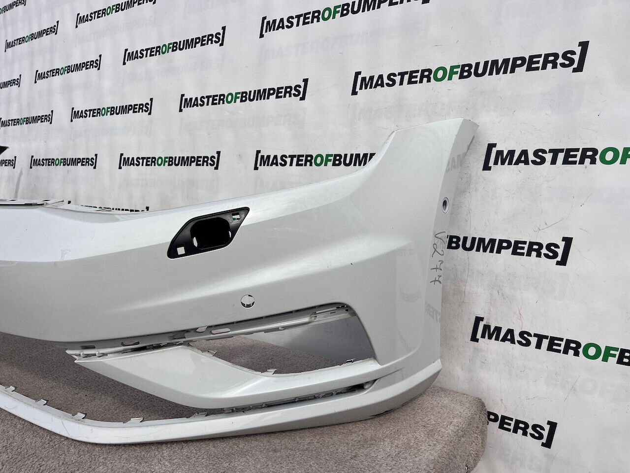 VW Golf Se Mk7.5 Hatchback 2017-2019 Front Bumper 6 Pdc +jets Genuine [v277]