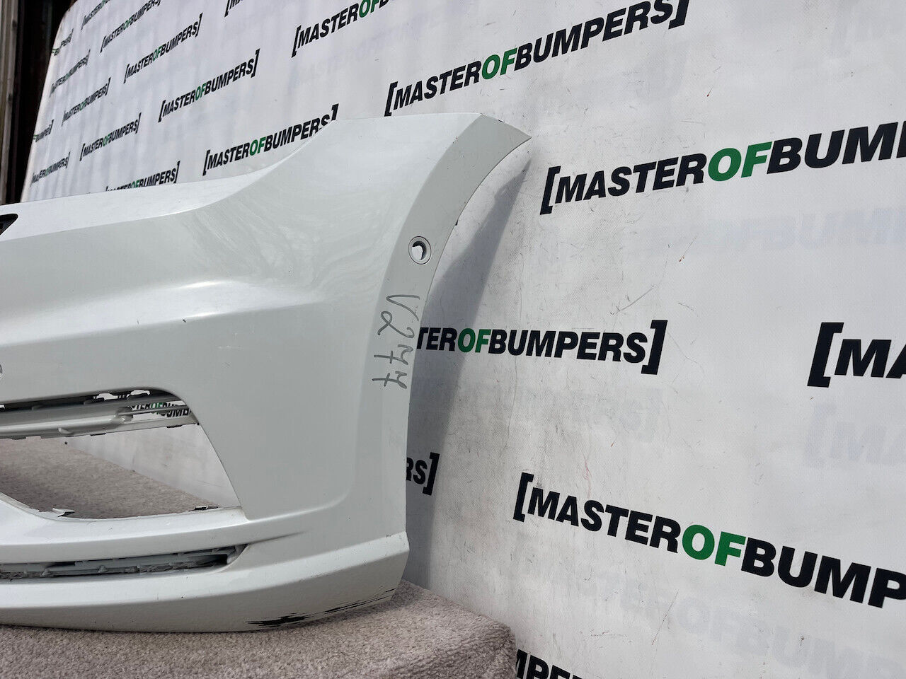 VW Golf Se Mk7.5 Hatchback 2017-2019 Front Bumper 6 Pdc +jets Genuine [v277]