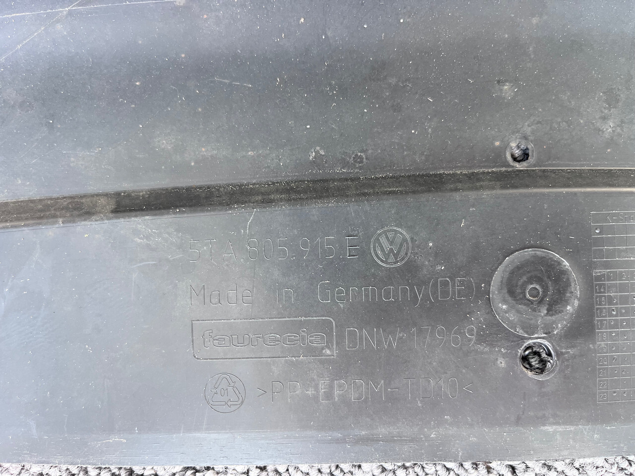 VW Touran Highline Sel Mk2 2015-2021 Front Bumper 4 Pdc + Jets Genuine [v305]