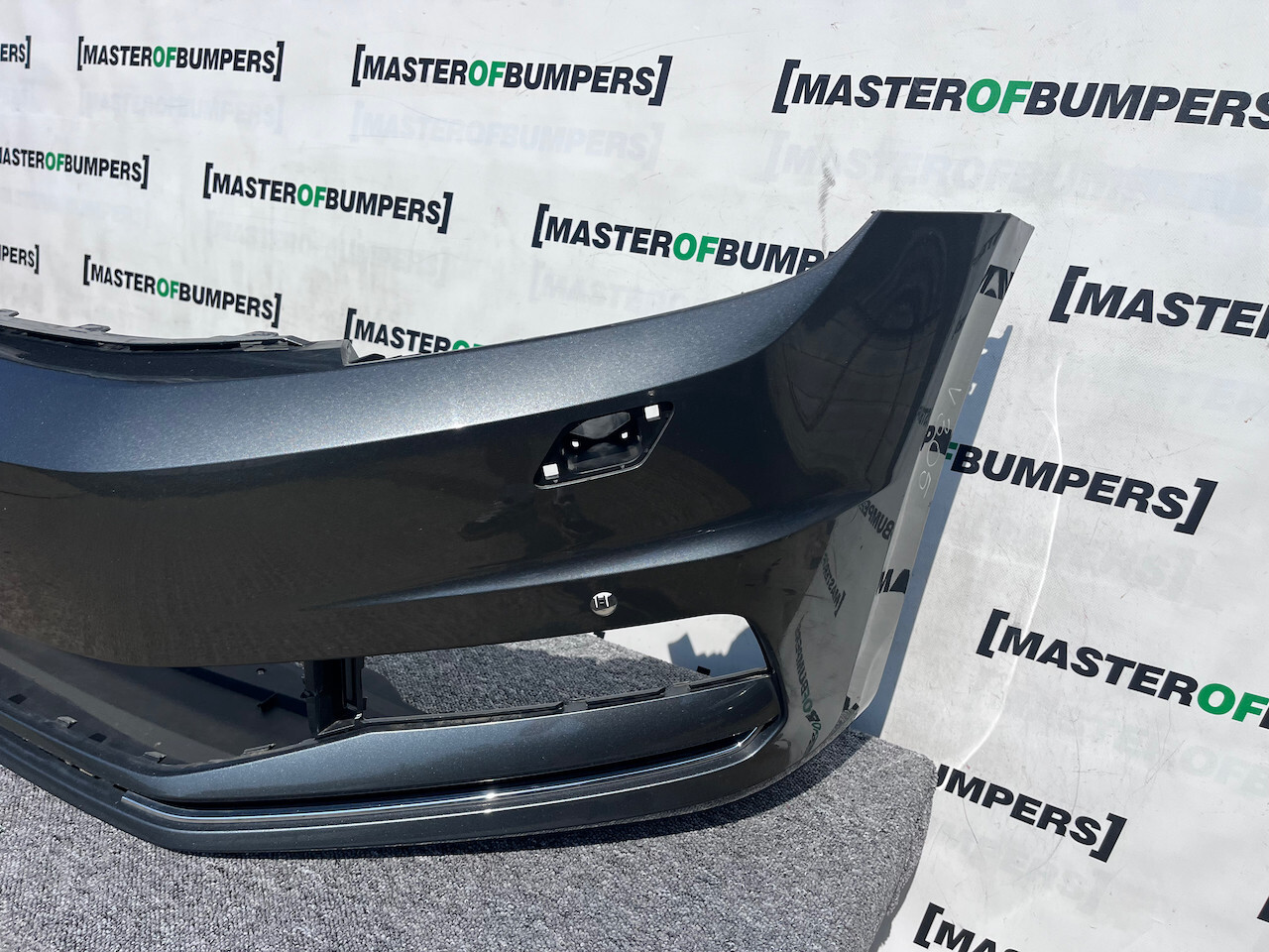 VW Touran Highline Sel Mk2 2015-2021 Front Bumper 4 Pdc + Jets Genuine [v305]