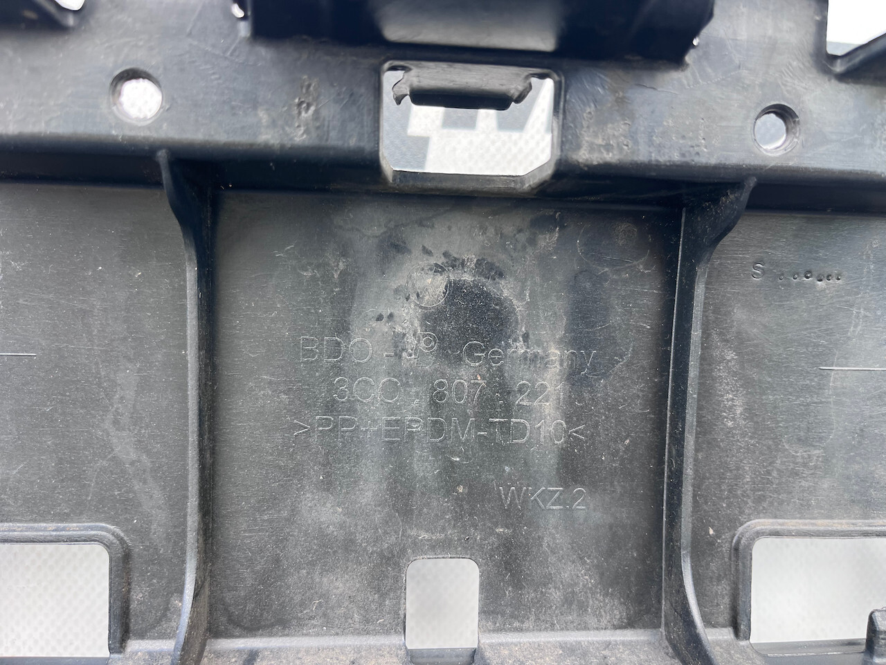 VW Passat Se B6 Saloon Estate 2006-2010 Front Bumper 4 Pdc Genuine [v722]