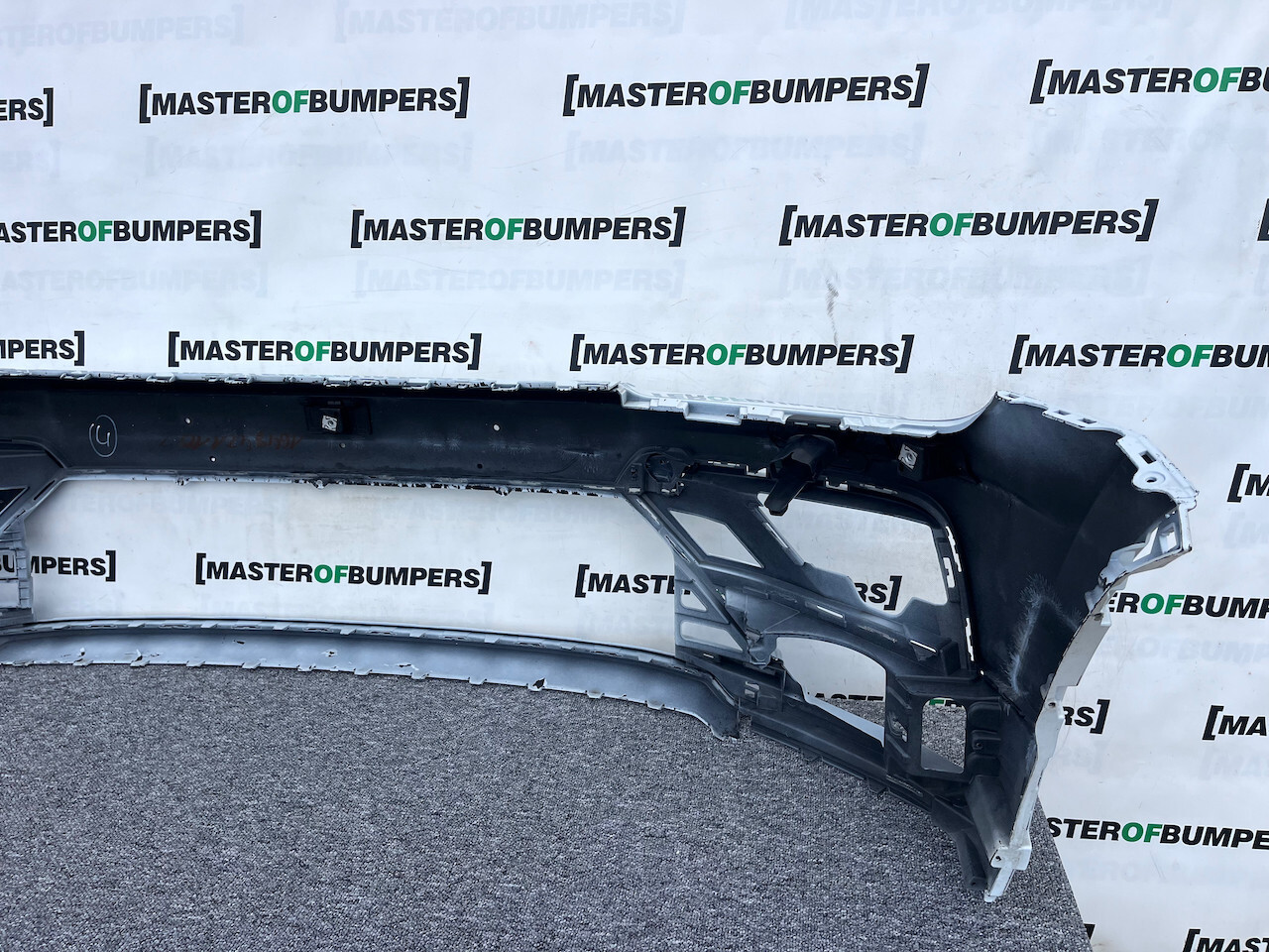 VW Tiguan R Line Mk2 Suv 2016-2019 Front Bumper 4 Pdc + Jets Genuine [v21]