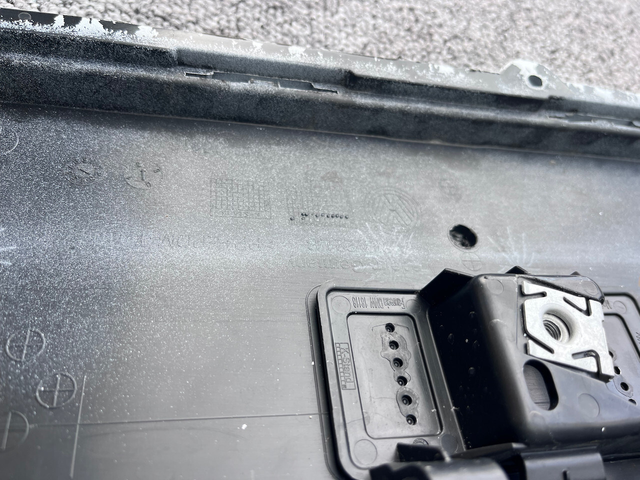 VW Tiguan R Line Mk2 Suv 2016-2019 Front Bumper 4 Pdc + Jets Genuine [v21]