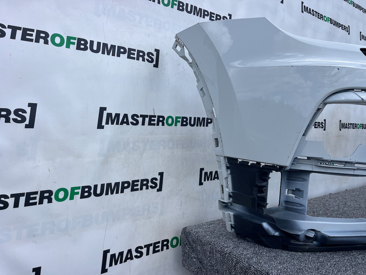 VW Tiguan R Line Mk2 Suv 2016-2019 Front Bumper 4 Pdc + Jets Genuine [v21]