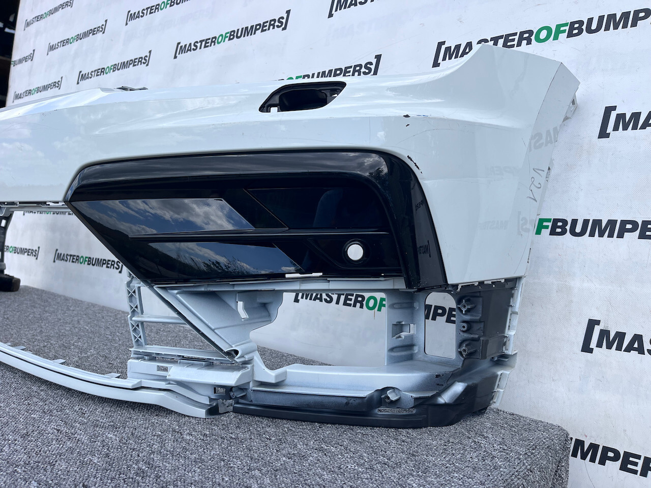 VW Tiguan R Line Mk2 Suv 2016-2019 Front Bumper 4 Pdc + Jets Genuine [v21]