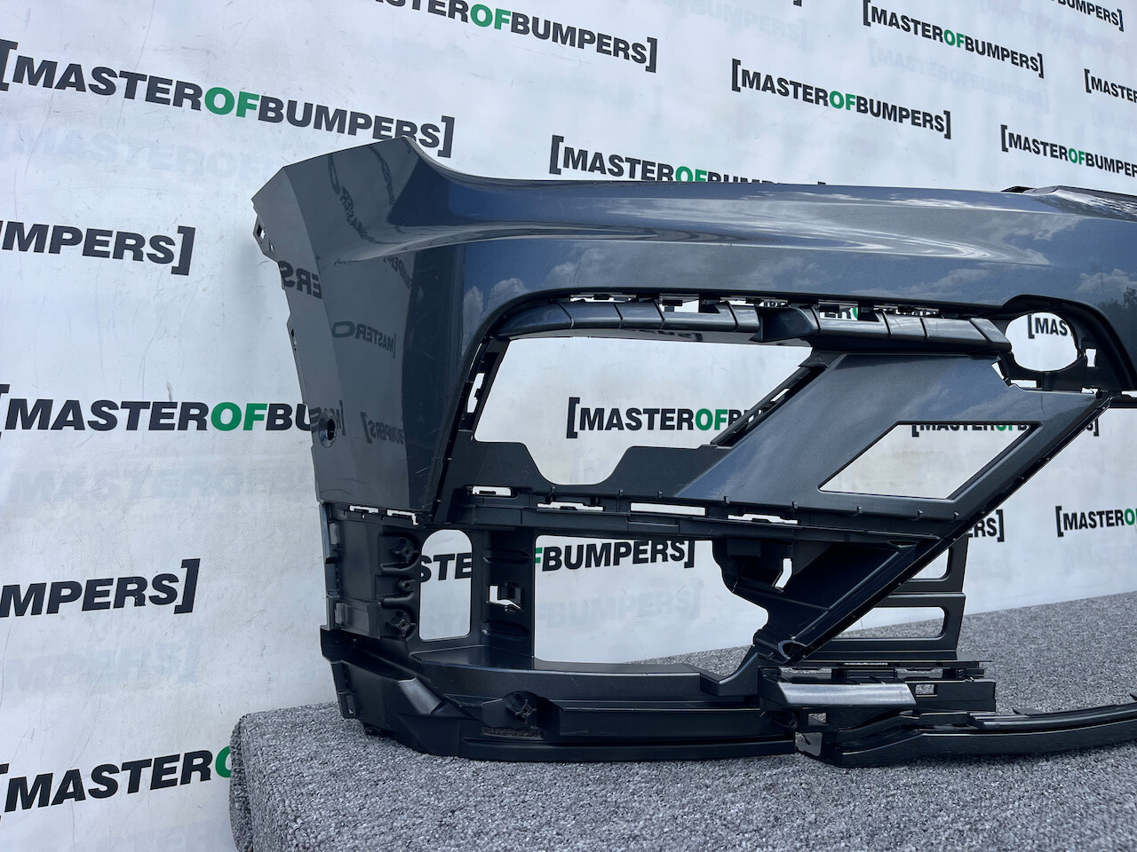 VW Tiguan R Line Mk2 Suv 2016-2019 Front Bumper 6 Pdc No Jets Genuine [v230]