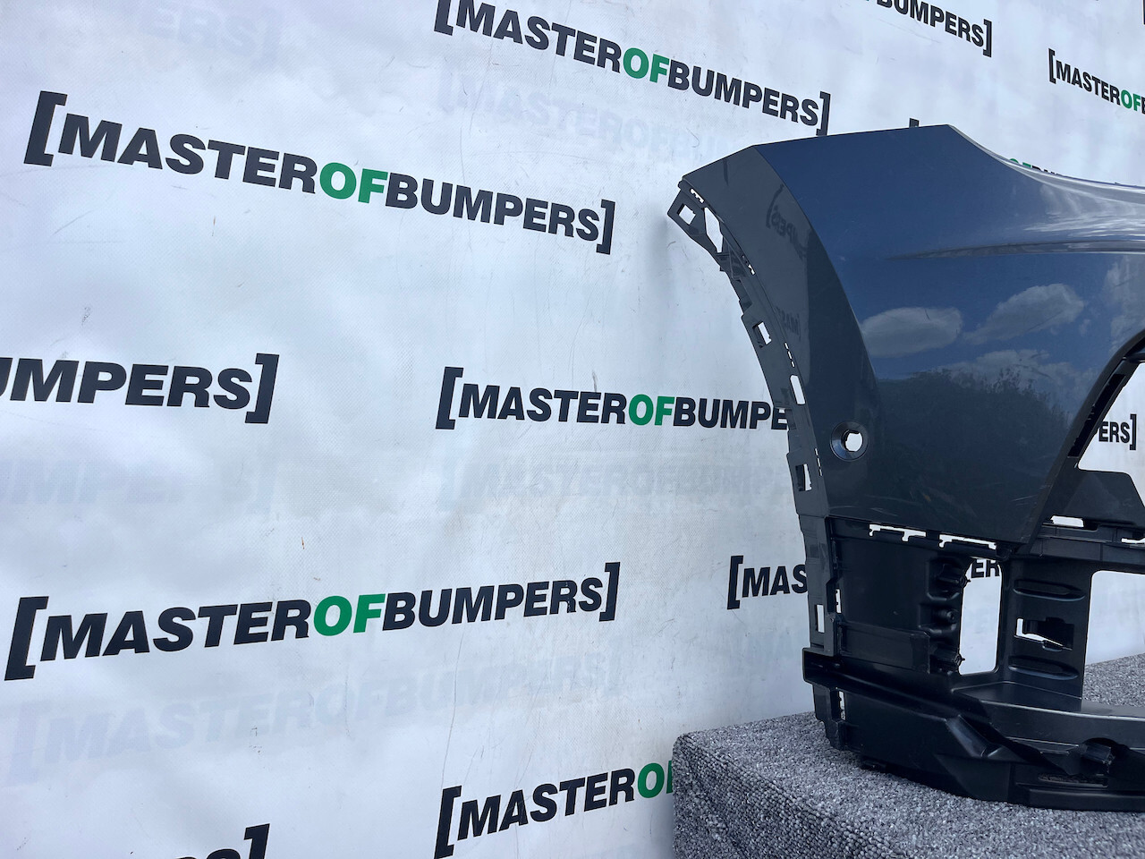 VW Tiguan R Line Mk2 Suv 2016-2019 Front Bumper 6 Pdc No Jets Genuine [v230]