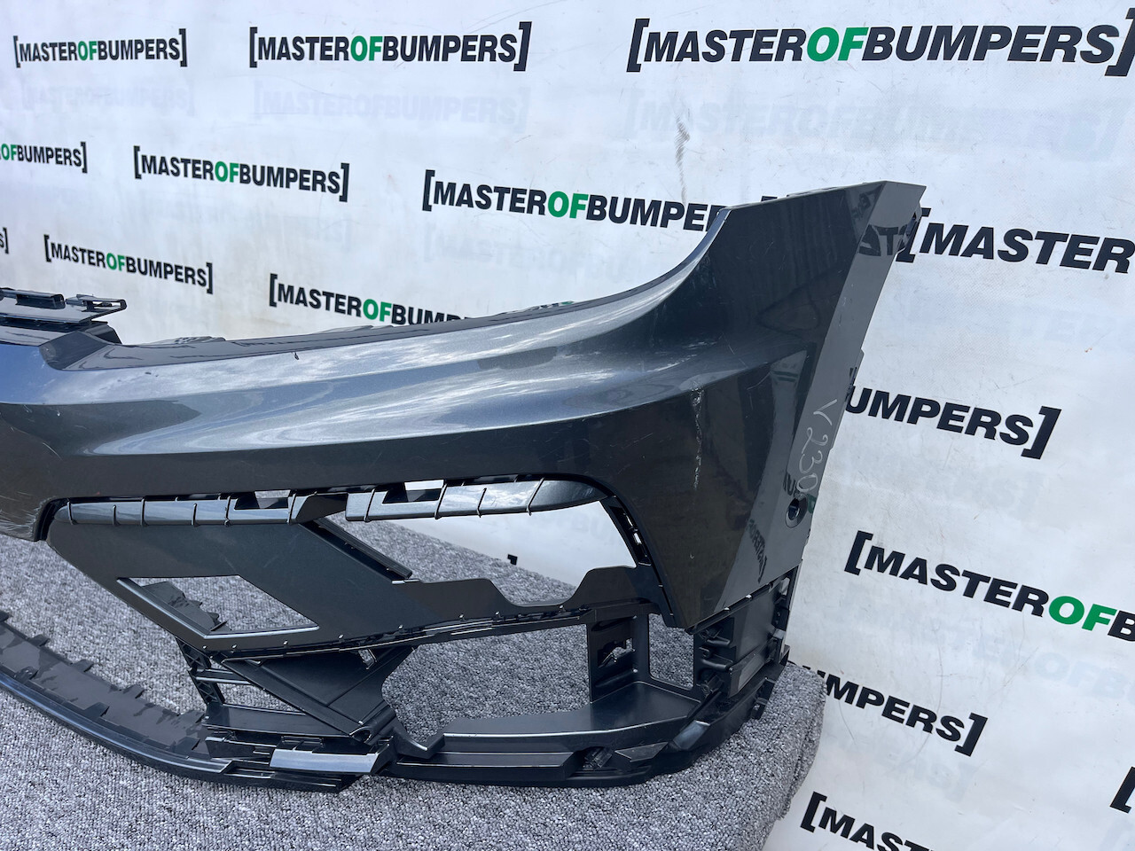 VW Tiguan R Line Mk2 Suv 2016-2019 Front Bumper 6 Pdc No Jets Genuine [v230]