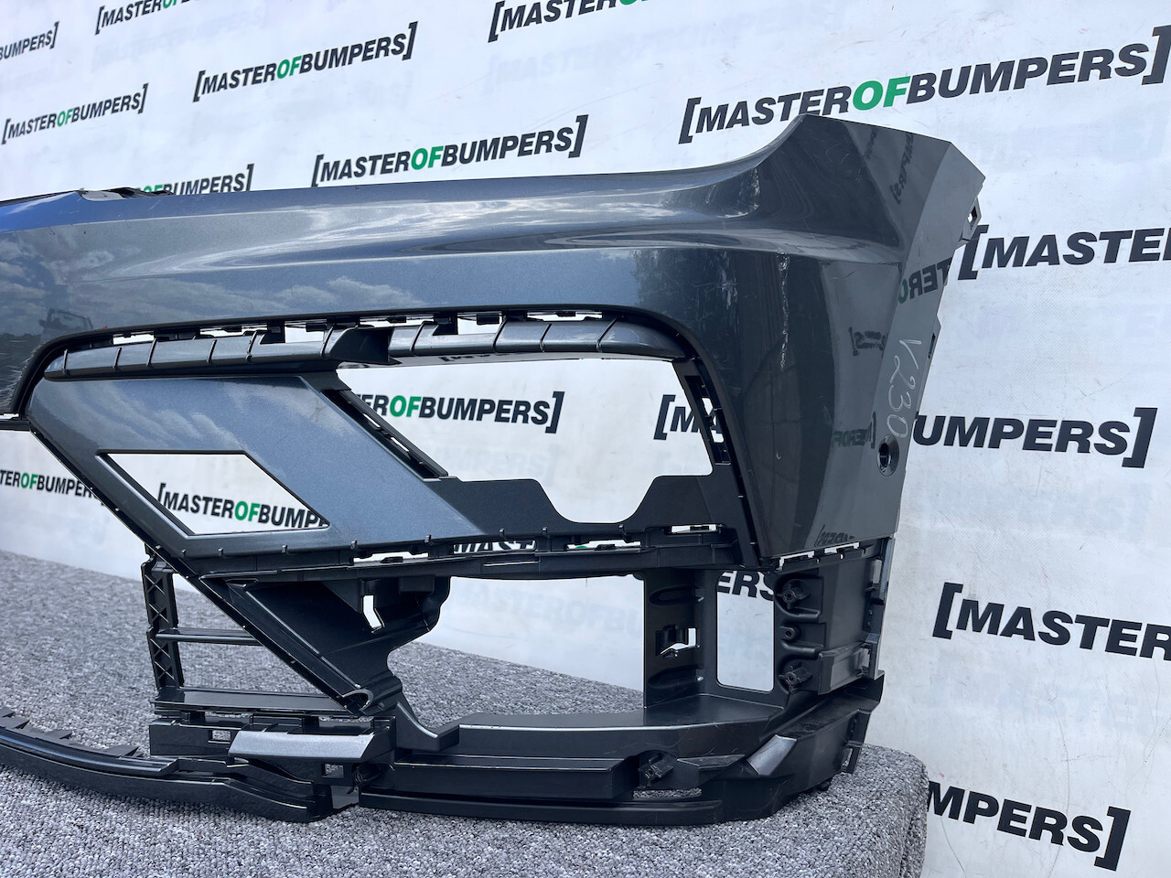 VW Tiguan R Line Mk2 Suv 2016-2019 Front Bumper 6 Pdc No Jets Genuine [v230]