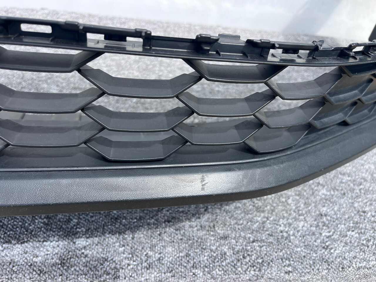 VW Tiguan Se Mk2 Suv 2016-2019 Front Bumper 4 Pdc No Jets Genuine [v799]