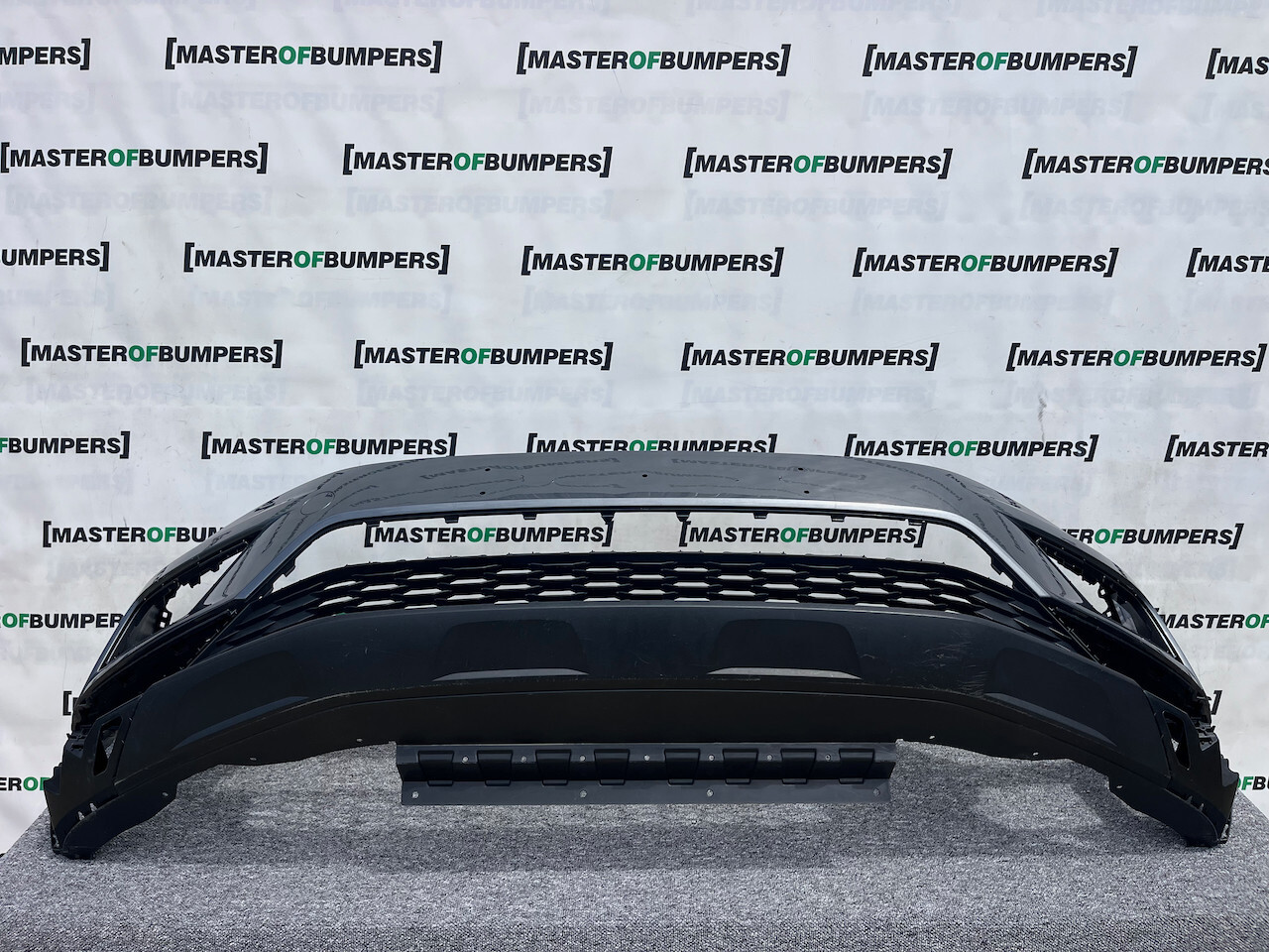 VW Tiguan Se Mk2 Suv 2016-2019 Front Bumper 4 Pdc No Jets Genuine [v799]